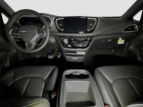 New 2026 Chrysler Pacifica Select image 6