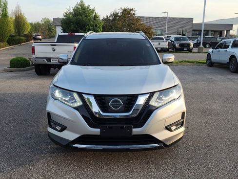 Used 2017 Nissan Rogue SL w/ SL Premium Package image 2