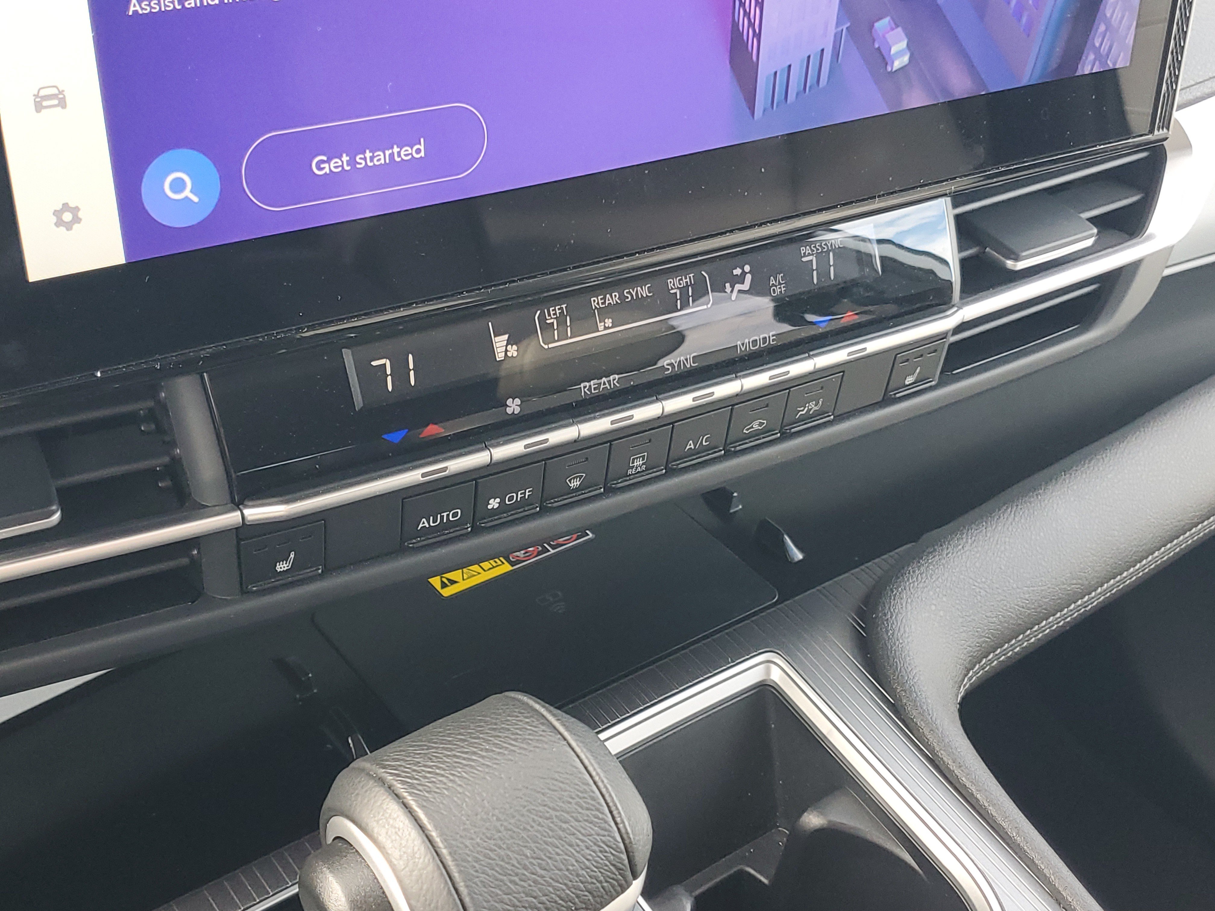Certified 2025 Toyota Sienna XLE FWD image 32