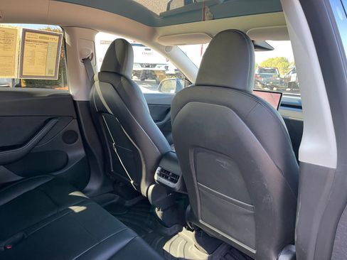 Used 2022 Tesla Model Y Long Range image 25