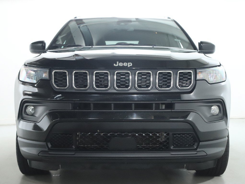 Used 2024 Jeep Compass Latitude AWD/4WD image 7