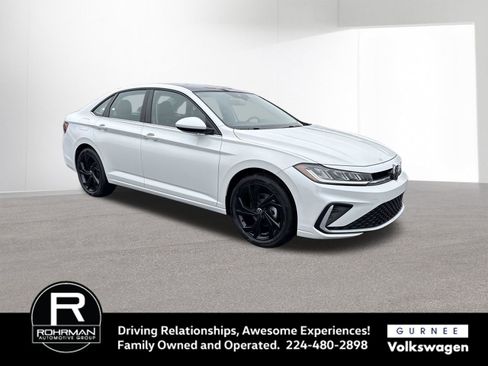 New 2026 Volkswagen Jetta SE image 2