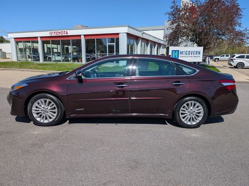 Used 2014 Toyota Avalon Limited FWD image 2