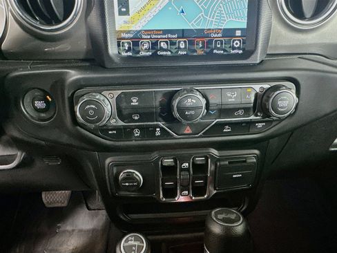 Used 2021 Jeep Wrangler Unlimited Sahara AWD/4WD image 23