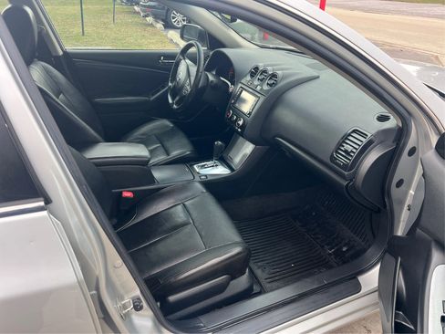 Used 2011 Nissan Altima 3.5 SR w/ 3.5SR Premium Pkg image 25