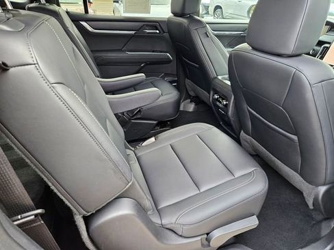 Used 2024 GMC Acadia Elevation image 27