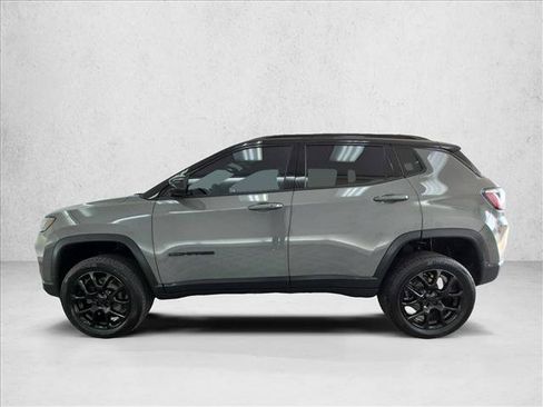 Used 2023 Jeep Compass Latitude AWD/4WD image 9