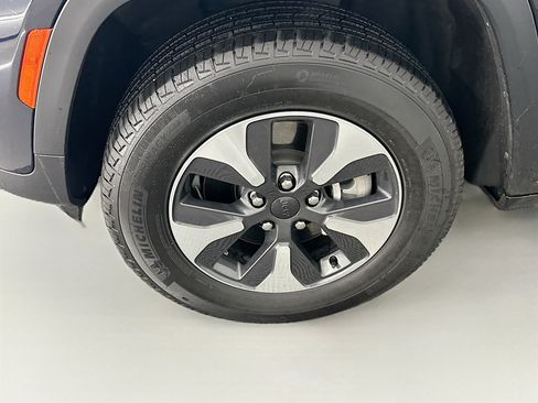 Used 2023 Jeep Grand Cherokee 4WD 4xe image 11