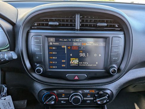 Used 2024 Kia Soul LX w/ Option Group 015 image 17