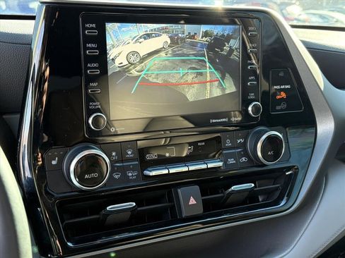 Used 2022 Toyota Highlander XLE image 10