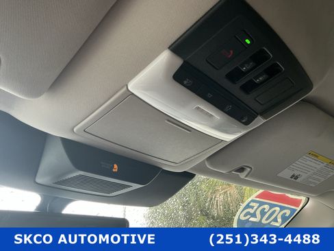 Used 2025 Nissan Pathfinder Platinum FWD image 26
