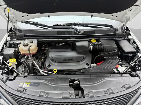 Used 2022 Chrysler Voyager LX FWD image 26