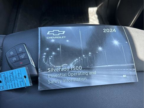 Used 2024 Chevrolet Silverado 1500 LT Trail Boss w/ LT Trail Boss Premium Package AWD/4WD image 19