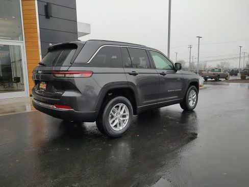 New 2026 Jeep Grand Cherokee Laredo image 3