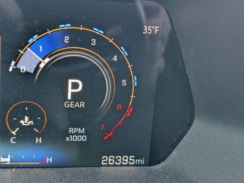 Used 2024 Chevrolet Colorado W/T image 9