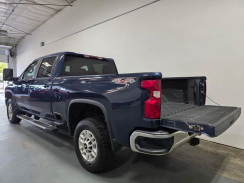 Used 2022 Chevrolet Silverado 2500 LT w/ Convenience Package AWD/4WD image 4