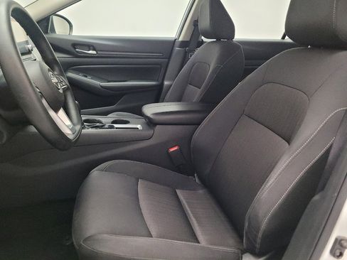 Used 2025 Nissan Altima 2.5 SV FWD image 17