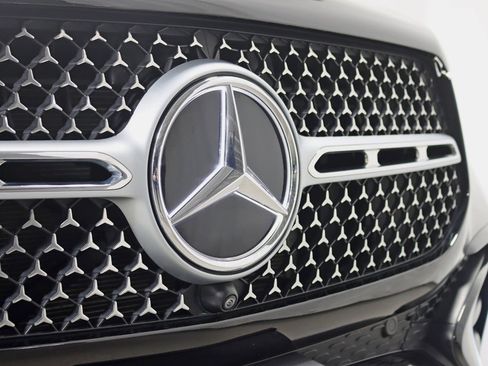 Used 2024 Mercedes-Benz GLE 350 4MATIC w/ AMG Line Exterior image 9