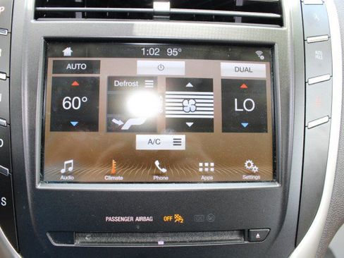 Used 2018 Lincoln MKC Premiere FWD image 28
