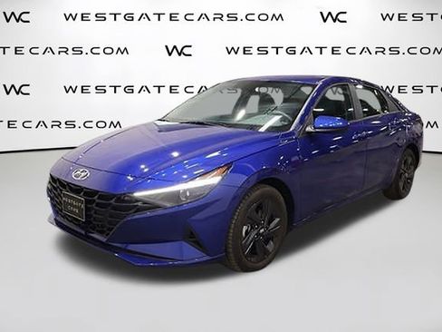 Used 2023 Hyundai Elantra SEL w/ Preferred Accessory Package FWD image 1