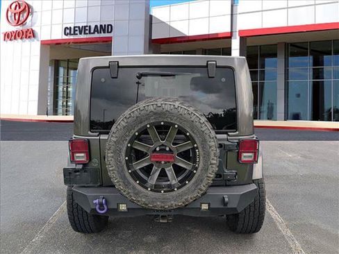 Used 2017 Jeep Wrangler Unlimited Sahara AWD/4WD image 6