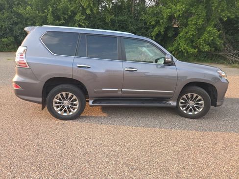 Used 2016 Lexus GX 460 Luxury w/ Preferred Accessory Package AWD/4WD image 19