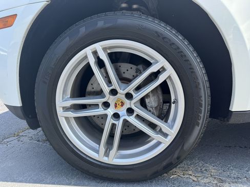 Used 2018 Porsche Macan AWD/4WD image 14