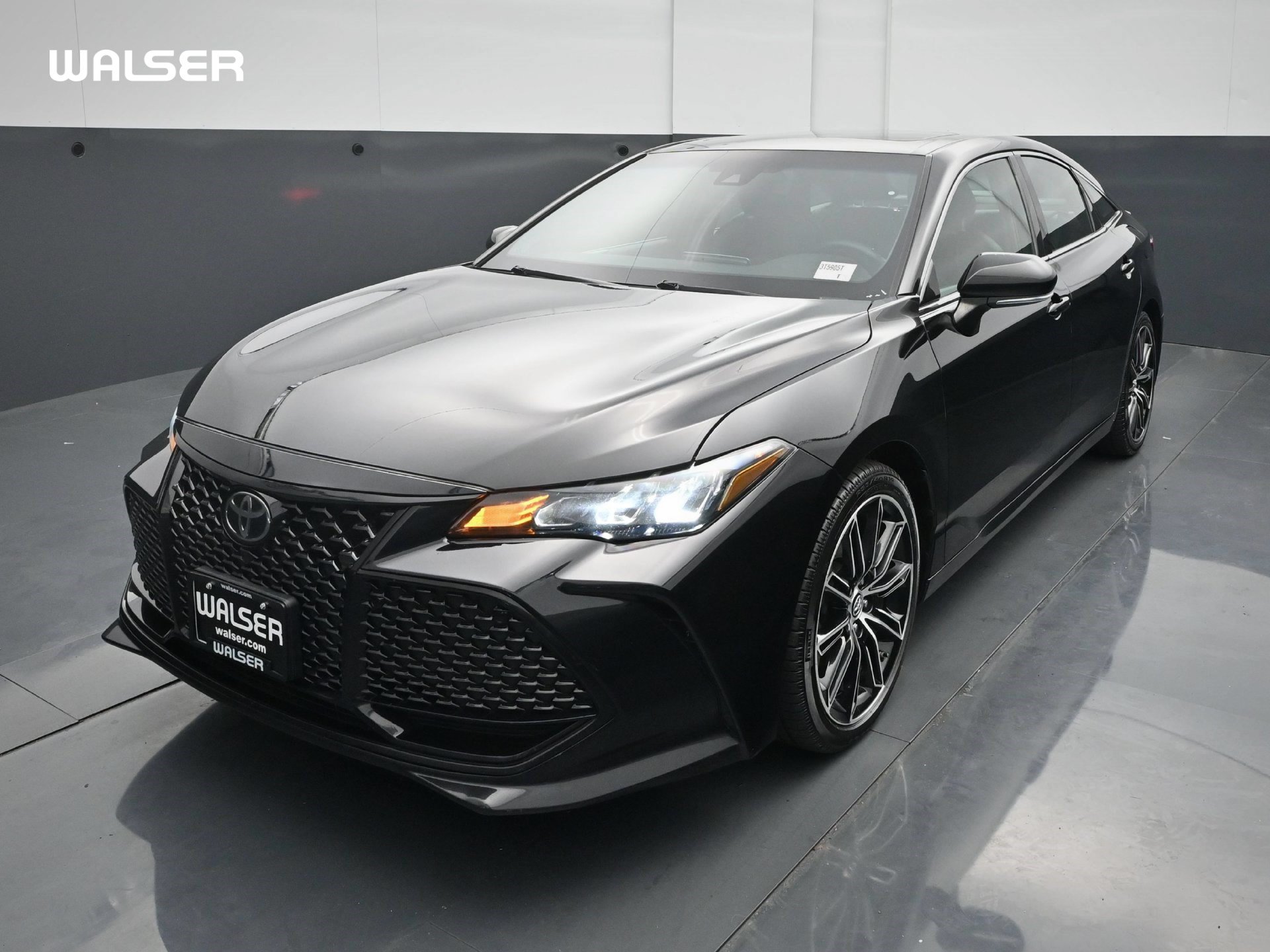 Used 2019 Toyota Avalon XSE FWD image 1