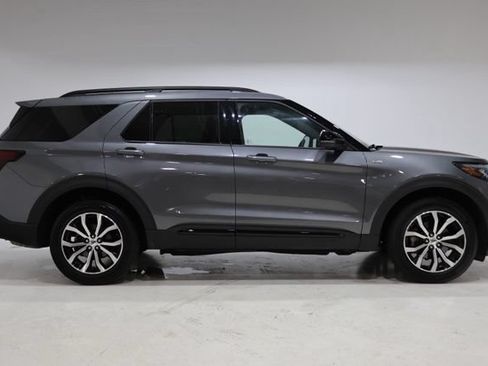 Used 2025 Ford Explorer ST-Line AWD/4WD image 8