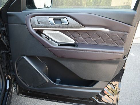 Used 2025 Ford Explorer Platinum w/ LUX Leather Package AWD/4WD image 24
