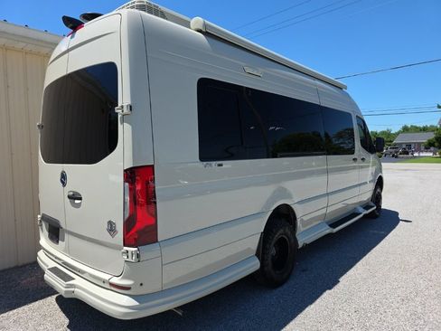 Used 2024 Mercedes-Benz Sprinter 3500 image 5