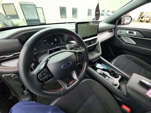 Used 2025 Ford Explorer ST AWD/4WD image 10