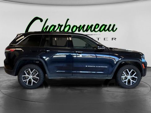 Used 2024 Jeep Grand Cherokee Limited w/ Luxury Tech Group II image 6