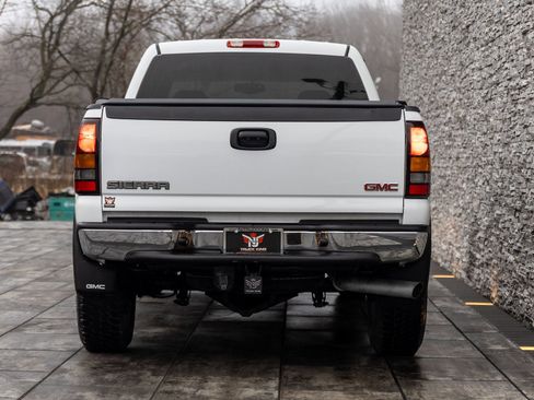 Used 2005 GMC Sierra 2500 SLT w/ Heavy-Duty Power Package image 14