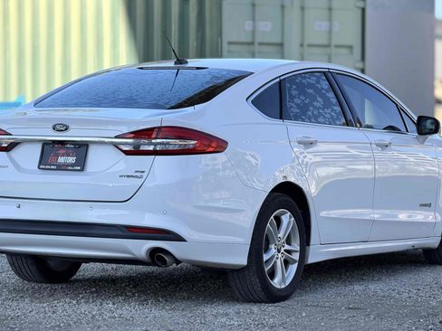 Used 2018 Ford Fusion SE w/ Equipment Group 602A FWD image 8