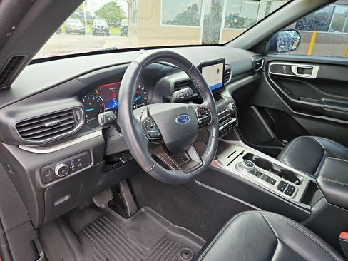 Used 2020 Ford Explorer XLT w/ Equipment Group 202A image 12
