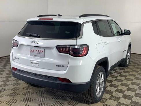 Used 2025 Jeep Compass Latitude AWD/4WD image 13