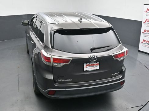 Used 2016 Toyota Highlander XLE AWD/4WD image 32