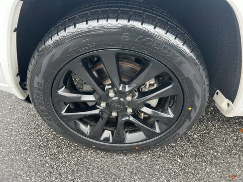 Used 2017 Jeep Grand Cherokee Altitude image 16