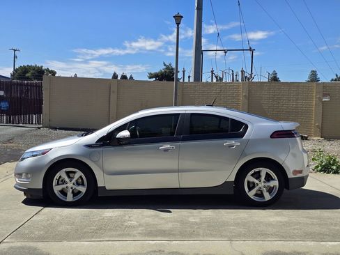 Used 2014 Chevrolet Volt Premium w/ Premium Trim Package image 4