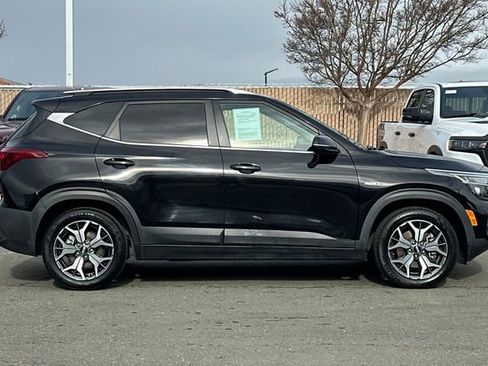 Used 2021 Kia Seltos EX image 3