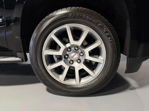 Used 2015 GMC Yukon Denali w/ Open Road Package AWD/4WD image 9
