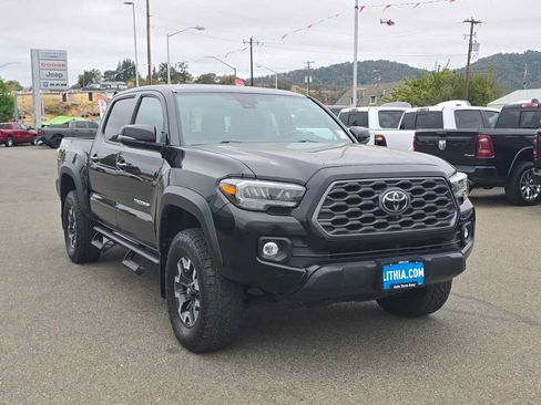 Used 2021 Toyota Tacoma TRD Off-Road w/ TRD Premium Off Road Package AWD/4WD image 7