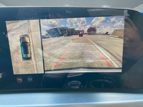 New 2025 Cadillac Lyriq Sport w/ Nappa Leather Package image 25