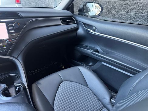 Used 2020 Toyota Camry SE w/ Sunroof Package FWD image 21