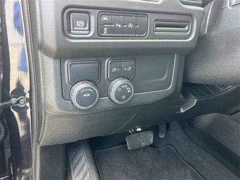 Used 2024 Chevrolet Suburban LT image 31