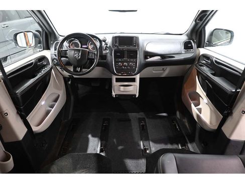 Used 2019 Dodge Grand Caravan SXT FWD image 21