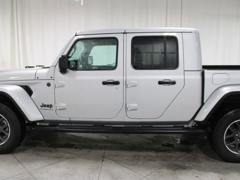 Used 2023 Jeep Gladiator Overland image 6