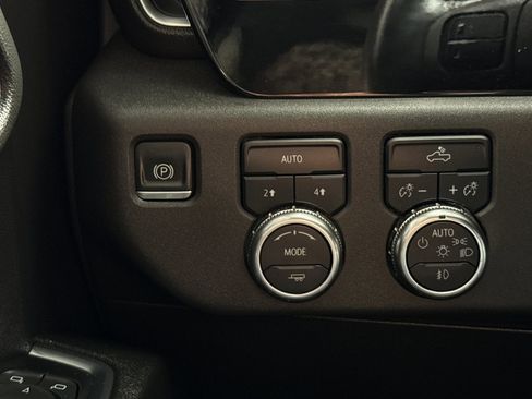 Used 2024 GMC Sierra 1500 Elevation image 33