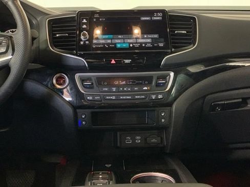 Used 2025 Honda Ridgeline Black Edition image 4